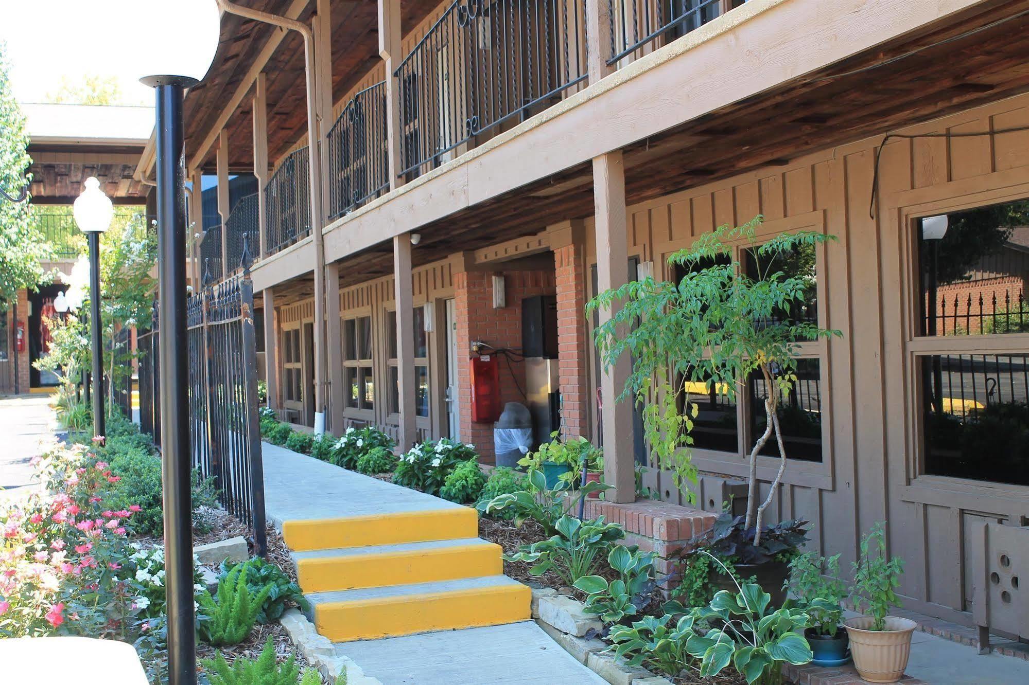 Charles Wesley Motor Lodge Downtown Broken Bow- Hochatown Eksteriør bilde